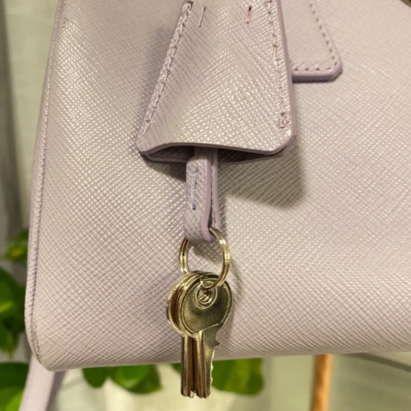 Authentic Prada saffiano top handle bag in lilac - Picture 4 of 16
